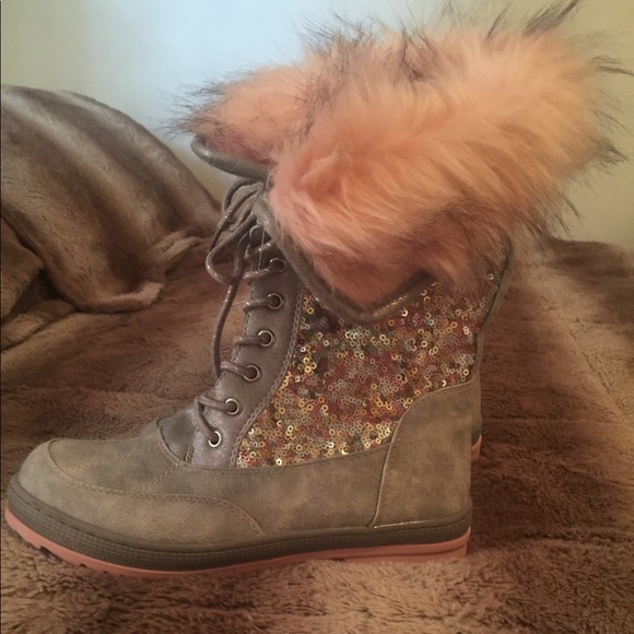 **NWT** Justice snowboots - Picture 1 of 3